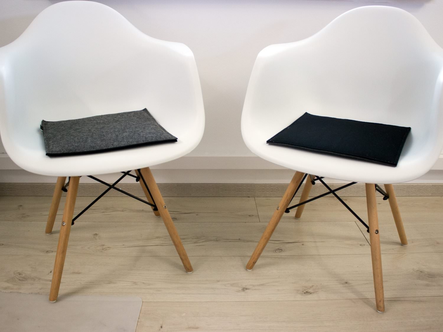 Square felt reversible seat cushion in dark gray black - BWARE