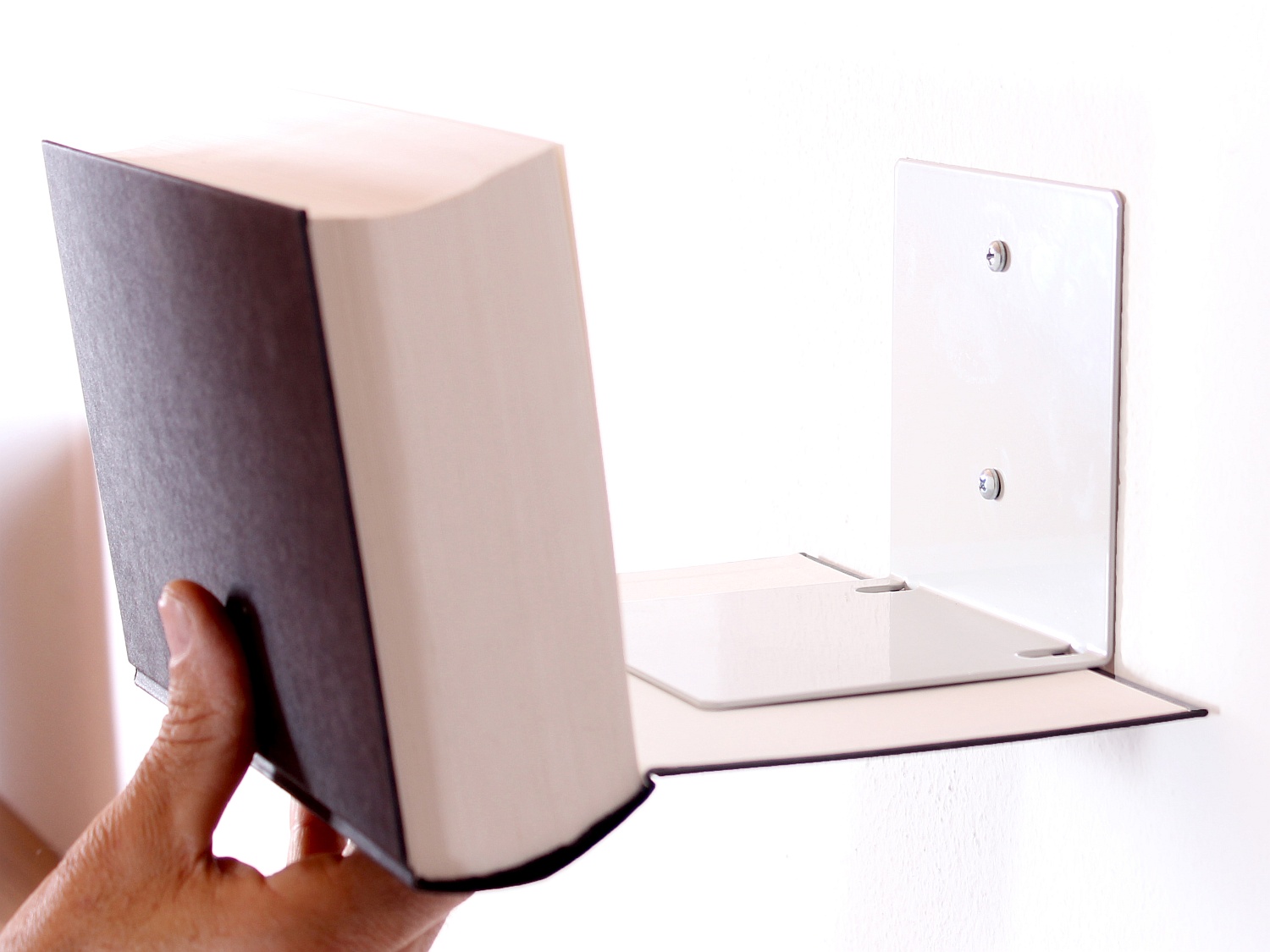 Schwebende Bücher: unsichtbares Regal (LX1457)