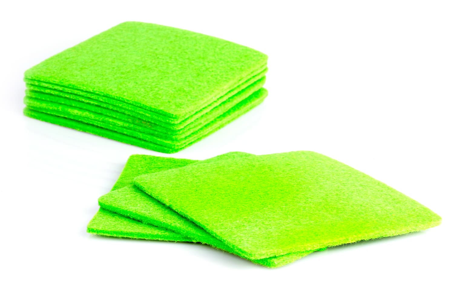 Set of 10 felt glass coasters in green Set of 10 felt glass coasters in green